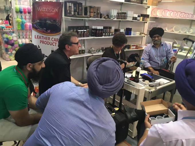 Alışveriş Alanı PSAF Ücretsiz Su Dayanıklı Kumaş Deri Mobilya Koruyucu Mobilya Bakımı Su Dayanıklı Sprey 27